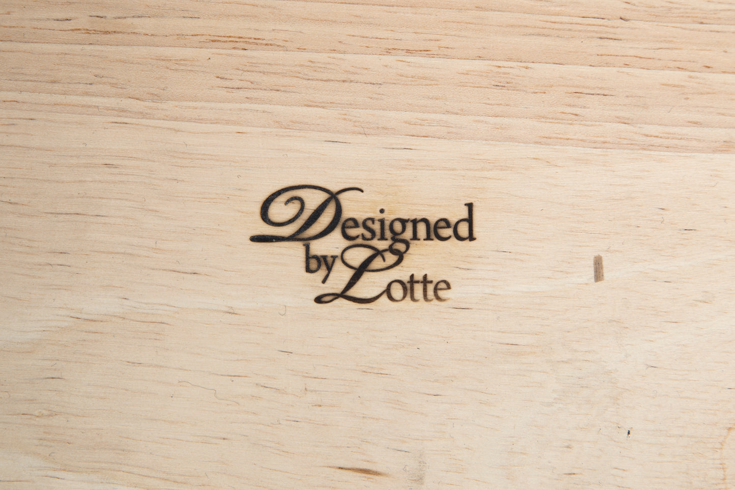 Designed by Lotte Viso - Krabpaal - Hout - 45x45x65 cm