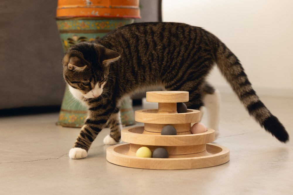 Designed by Lotte Speeltoren Mia - Kattenspeelgoed - Hout - Bruin -