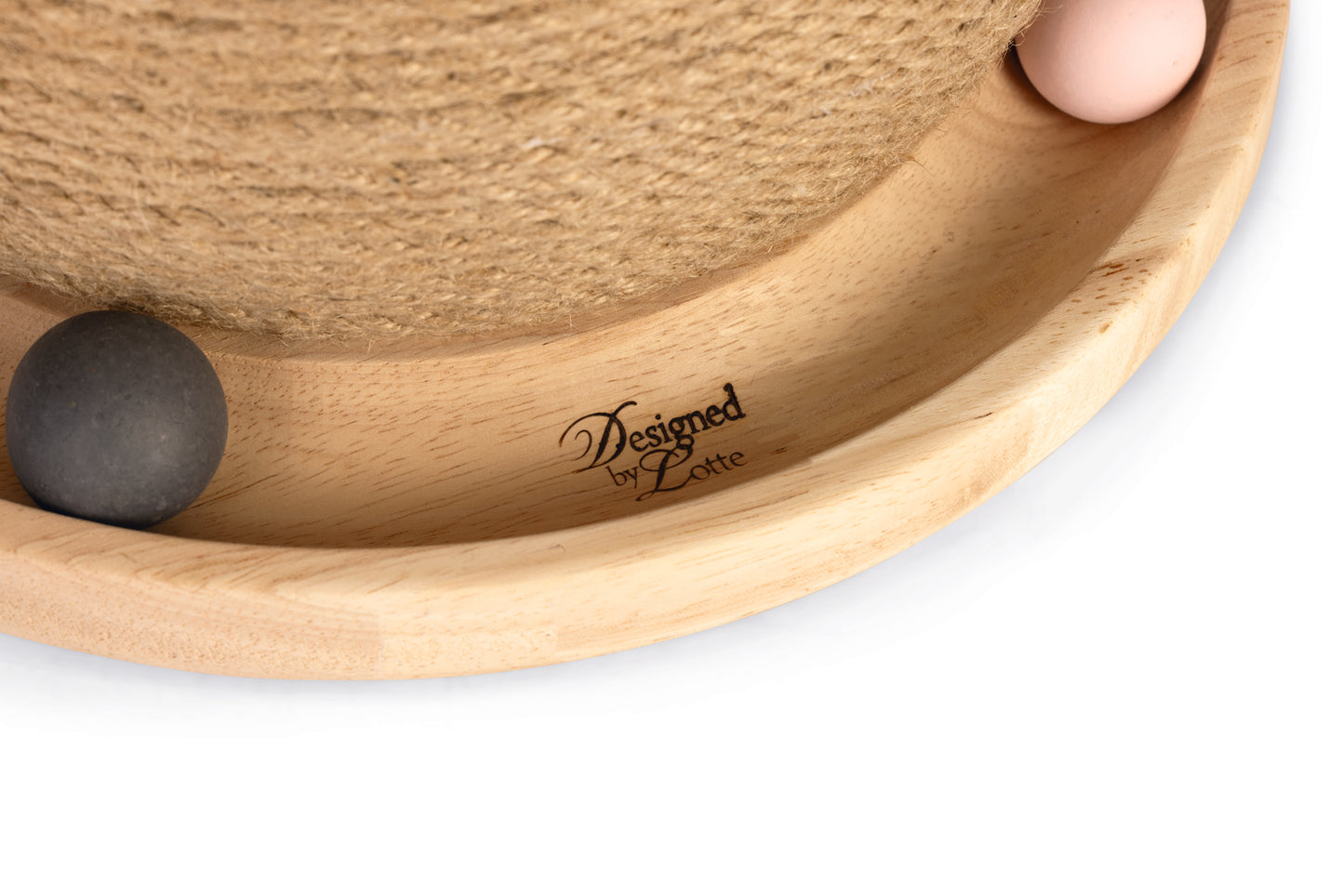 Designed by Lotte Krab- en Speelbol Mila - Kattenspeelgoed - Hout -