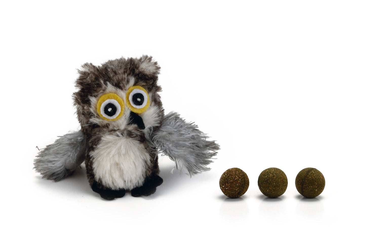 De Beeztees Hedgehog is een leuk pluche kattenspeeltje met geperste catnip ballen. In het speeltje zijn gaten gemaakt, zodat je de catnip ballen erin kunt doen. Door de catnip wordt het speeltje extra aantrekkelijk voor jouw kat of kitten, waardoor jouw maatje ermee wilt blijven spelen.
