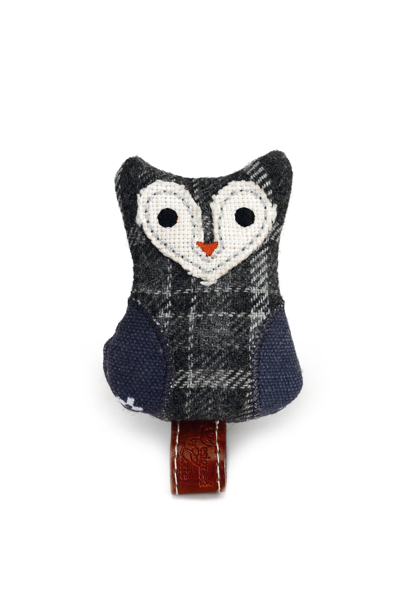 Wil je jouw kat graag een leuke knuffel geven, dan is Borro echt iets voor jou. Deze knuffel in de vorm van een beer ziet er niet alleen leuk uit, de beer is ook nog eens lekker zacht. Deze knuffel is niet alleen leuk voor jouw kat, maar ziet er ook nog eens gezellig uit in huis.