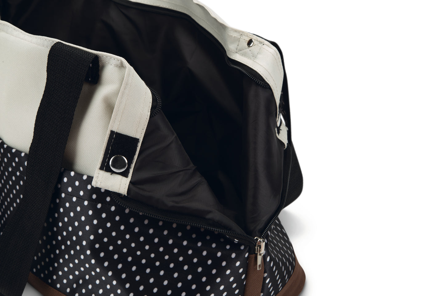 De Kiomi draagtas van Beeztees is een mooie nylon draagtas waar jij en jouw hond zeker mee mogen worden gezien. In deze reistas kunnen kleine honden mee worden genomen.