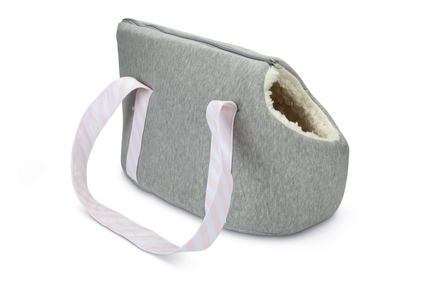 In de Beeztees Wolly Draagtas reist jouw kleine Furry Friend of puppy in style. Vooral als jouw pup nog jong is, mag hij of zij nog niet zo lang lopen. Mocht je jouw pup toch graag ergens mee naartoe nemen, dan kan dat in deze fantastische Wolly Draagtas. Deze stoffen reistas is lekker zacht en warm, zodat jouw pup het helemaal niet erg vindt om in de tas te gaan.