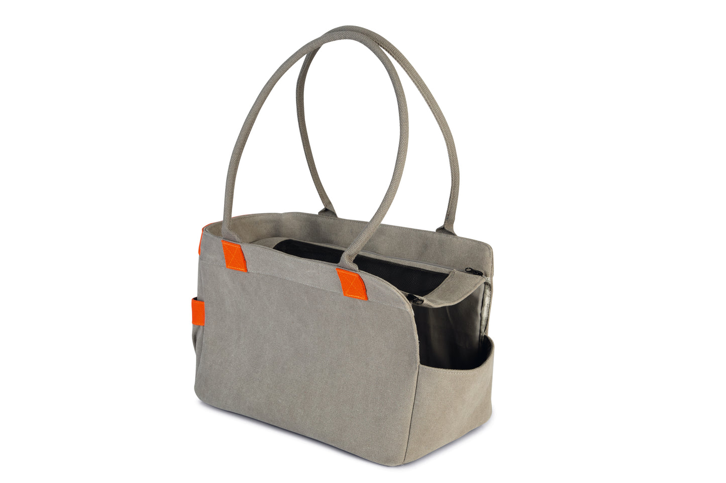 Samen met jouw hond op pad? Dat kan met deze Beeztees Metka Schoudertas. Deze trendy schoudertas voor de hond is gemaakt van duurzaam canvas, hierdoor krijgt de tas een beetje een beachlook. De tas is aan de binnenkant voorzien van een zachte mat, zodat jouw hond extra comfortabel kan liggen of zitten. De tas is aan de bovenkant af te sluiten met gaas, waardoor er altijd voldoende frisse lucht in de tas aanwezig is.