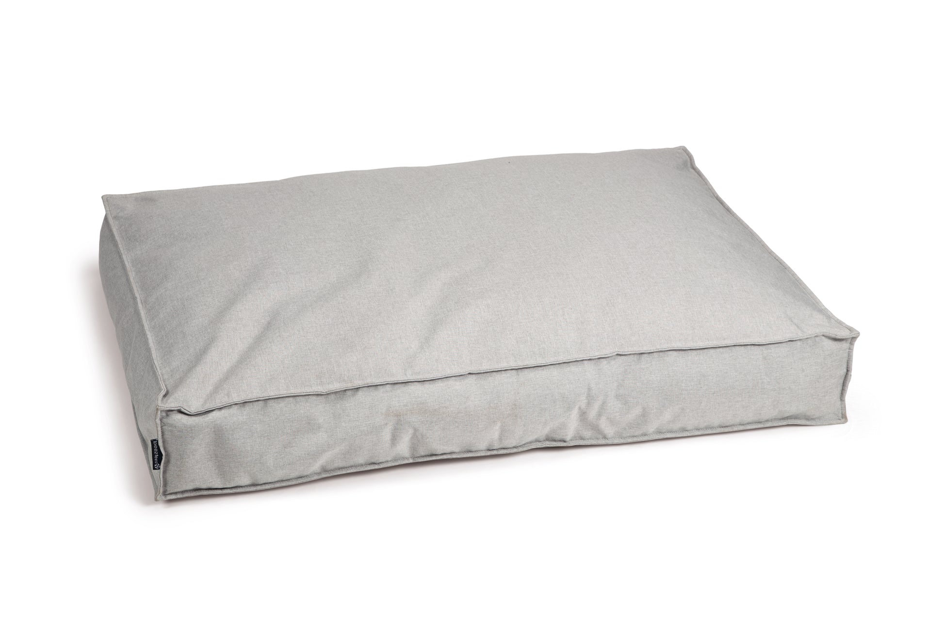 Het Beeztees Ferro hondenkussen is een heerlijk ligkussen met een prachtige kussenhoes. Dit kussen ligt heerlijk zacht voor jouw hond, doordat het kussen een uitstekende vulling heeft. Het ligkussen bevat een rits waardoor de kussenhoes eenvoudig kan worden uitgewassen in de wasmachine op 30 graden. - Inclusief rits - Kussenhoes uitwasbaar in de wasmachine op 30 graden - Heerlijk zacht kussen gemaakt van een prachtig materiaal