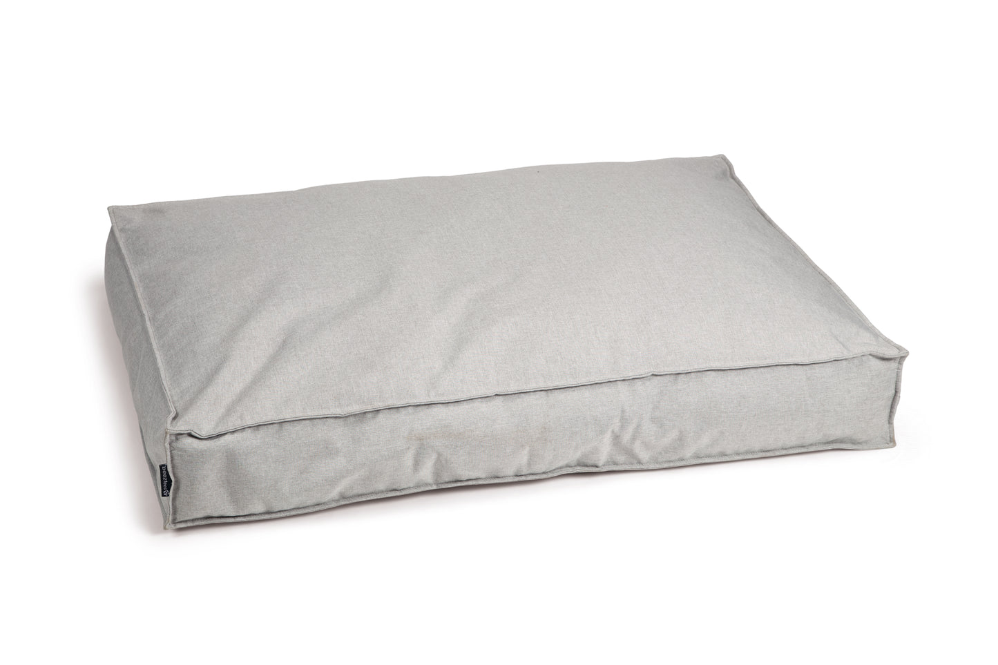 Het Beeztees Ferro hondenkussen is een heerlijk ligkussen met een prachtige kussenhoes. Dit kussen ligt heerlijk zacht voor jouw hond, doordat het kussen een uitstekende vulling heeft. Het ligkussen bevat een rits waardoor de kussenhoes eenvoudig kan worden uitgewassen in de wasmachine op 30 graden. - Inclusief rits - Kussenhoes uitwasbaar in de wasmachine op 30 graden - Heerlijk zacht kussen gemaakt van een prachtig materiaal