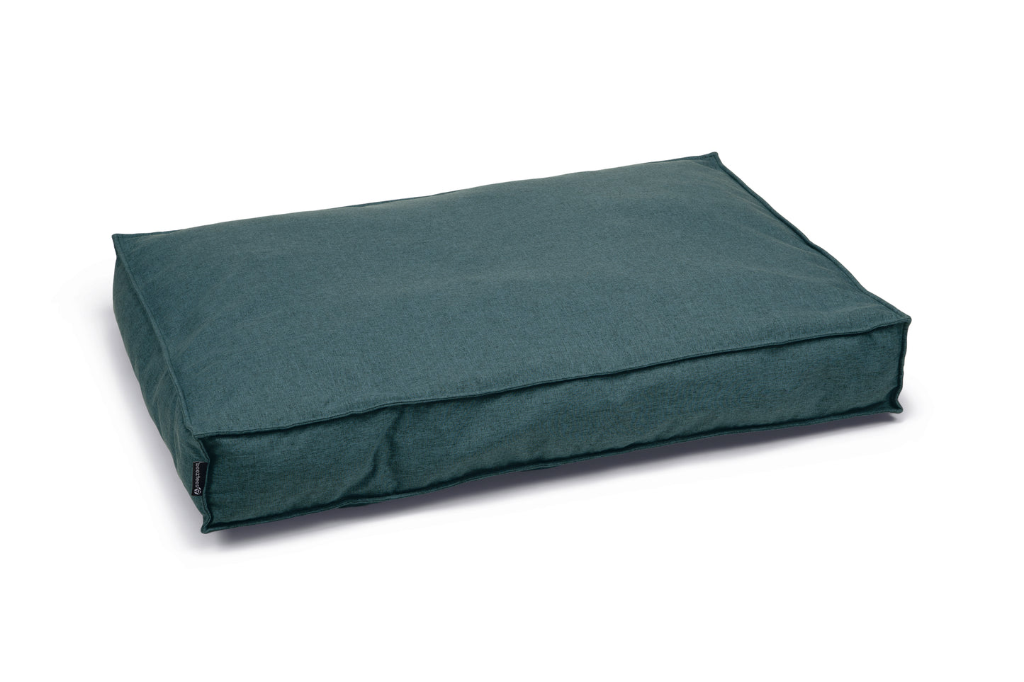 Het Beeztees Ferro hondenkussen is een heerlijk ligkussen met een prachtige kussenhoes. Dit kussen ligt heerlijk zacht voor jouw hond, doordat het kussen een uitstekende vulling heeft. Het ligkussen bevat een rits waardoor de kussenhoes eenvoudig kan worden uitgewassen in de wasmachine op 30 graden. - Inclusief rits - Kussenhoes uitwasbaar in de wasmachine op 30 graden - Heerlijk zacht kussen gemaakt van een prachtig materiaal