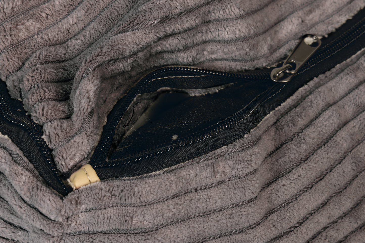 Desgined by Lotte Hoofdkussen Ribbed - Hond - Bruin - 35x23 cn