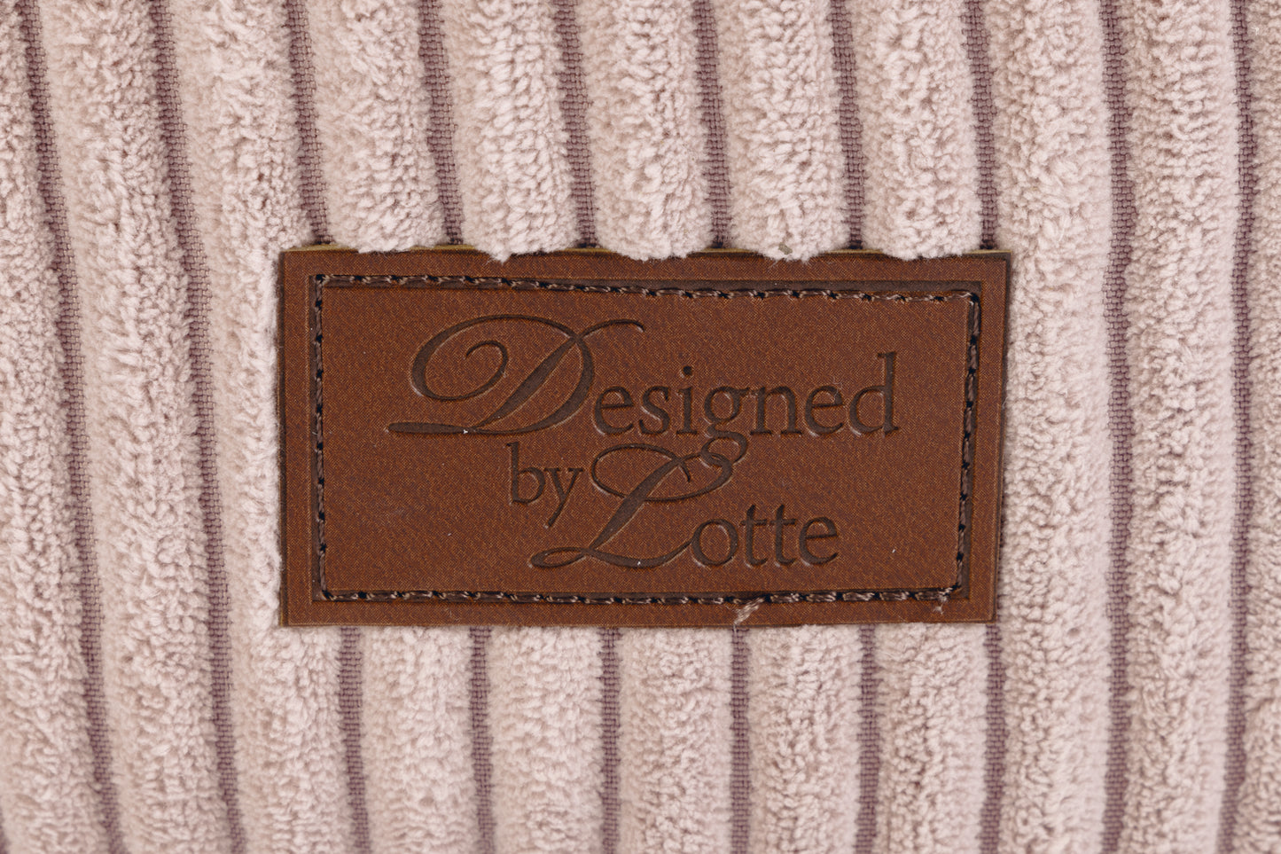 Designed by Lotte Ribbed - Kattenmand - Roze - 50x50x17 cm