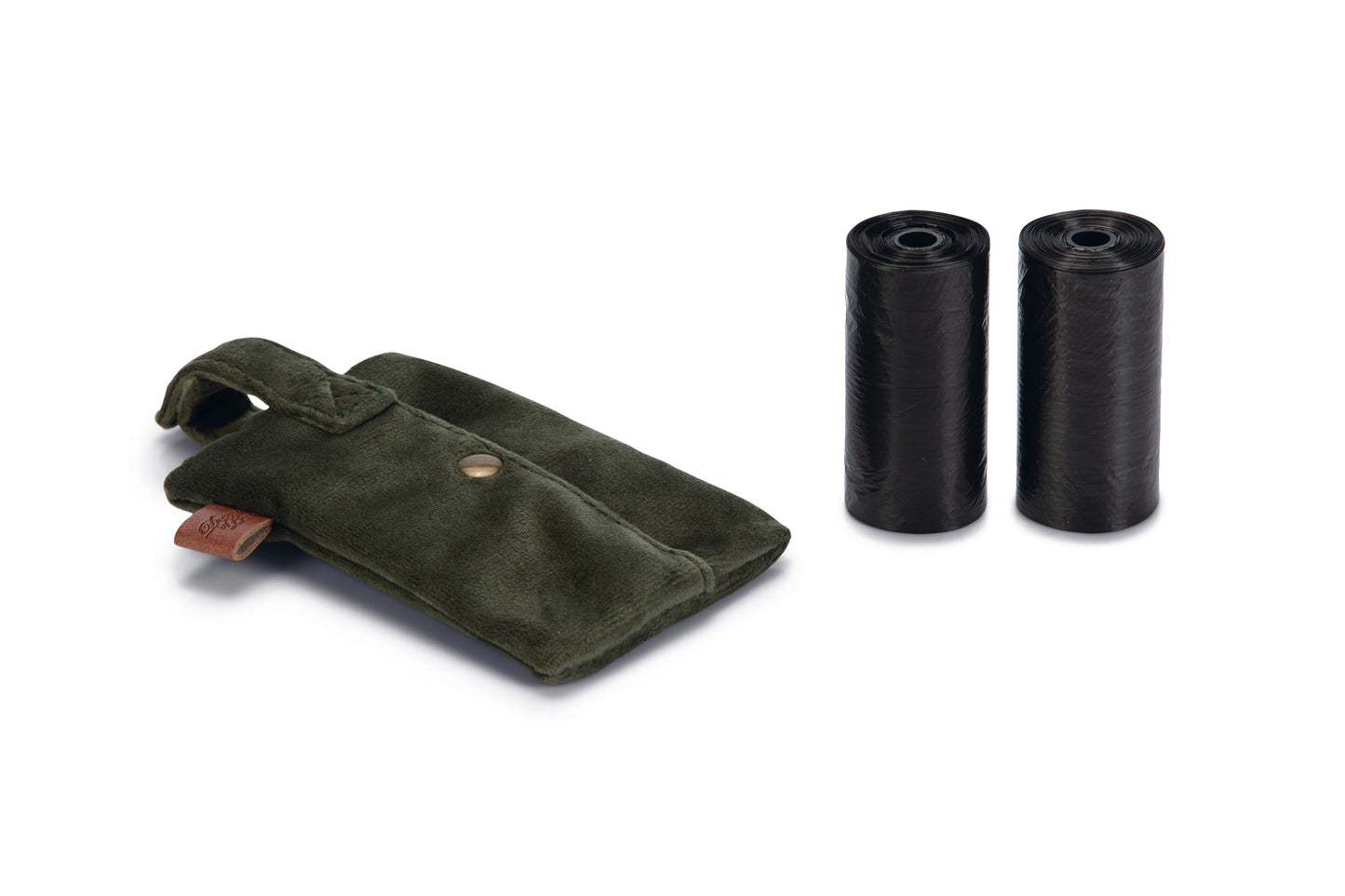 Vind jij de bestaande poepzakhouders niet zo mooi? Dan zijn de Designed by Lotte Caja poepzaktasjes zeker iets voor jou! Bij deze velvet tasjes heb je namelijk niet eens door dat het poepzakhouders zijn. De tasjes kun je eenvoudig ergens aan vastmaken door de lus vast te klikken aan de riem of aan je broek.