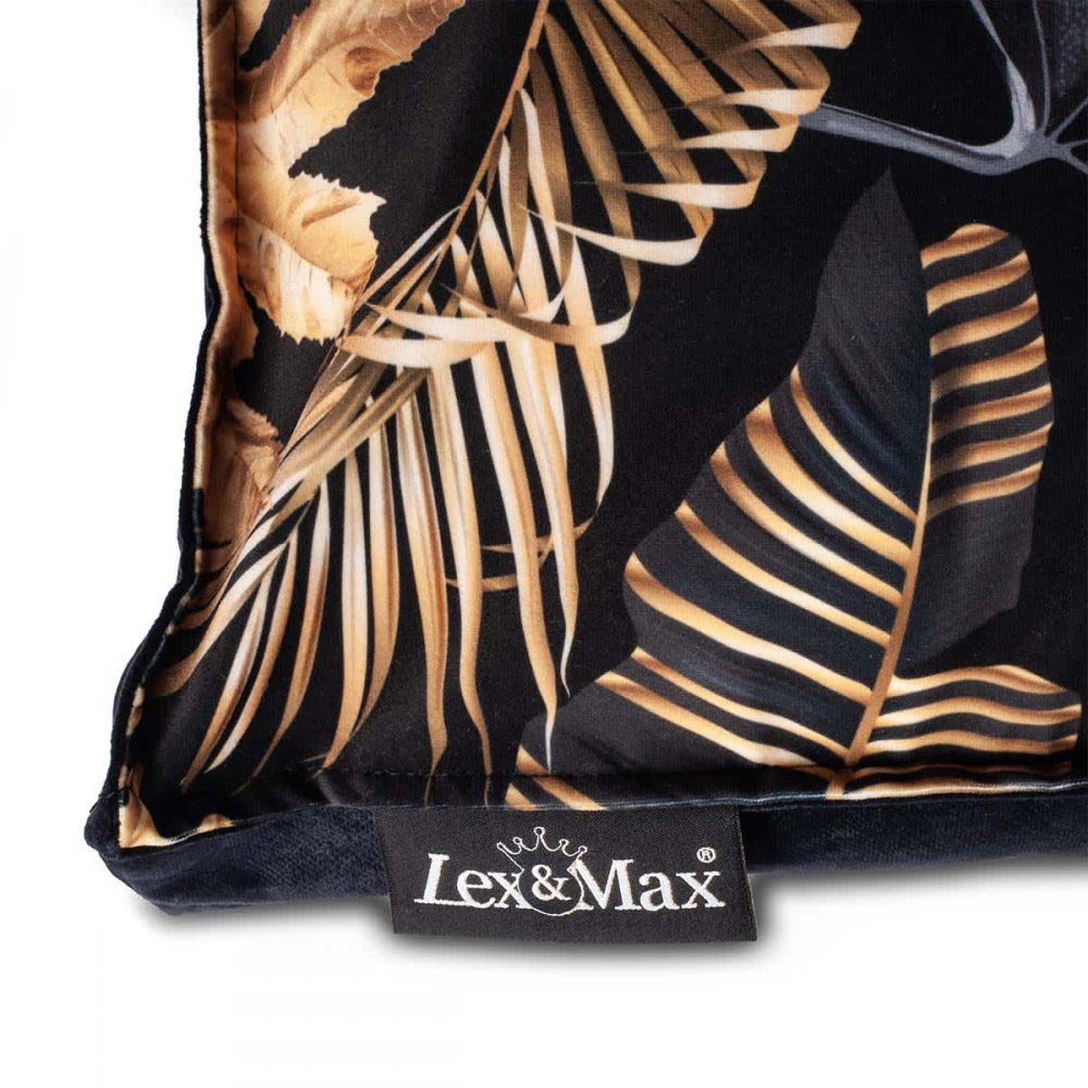 Het Lex en Max hondenkussen “Boxbed Dubai” is een stijlvol kussen voorzien van een luxueuze print. Laat uw hond als een echte sjeik uren lang zorgeloos wegdromen op dit schitterende exemplaar.