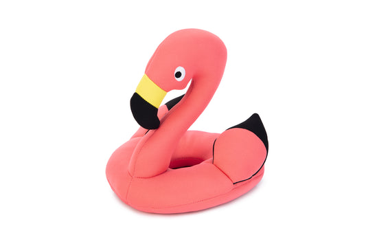 De Beeztees Flamingo is super leuk speelgoed voor jouw hond. Deze flamingo gaat helemaal mee met de laatste trends, want wie vindt een flamingo nou niet leuk? Deze flamingo kan blijven drijven, waardoor je het goed kunt gebruiken om mee te apporteren in het water. De vrolijke kleur en de leuke vormgeving, zorgen ervoor dat het een erg leuk gezicht is.